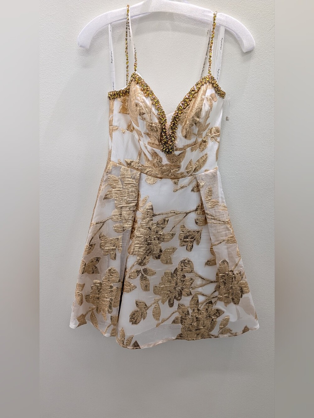 ✨ Golden Glamour Alert! Ava Presley Beaded Brocade Cocktail Dress ✨